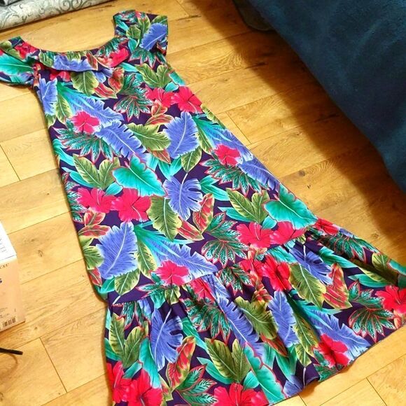 Hilo Hattie Dresses & Skirts - Hilo Hattie Hawaiian Print Muumuu Dress S